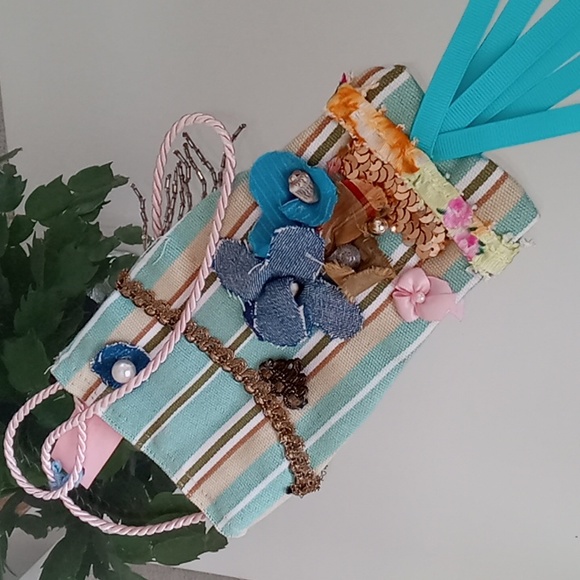 Mia Coco Crossbody Pouch - Picture 2 of 14